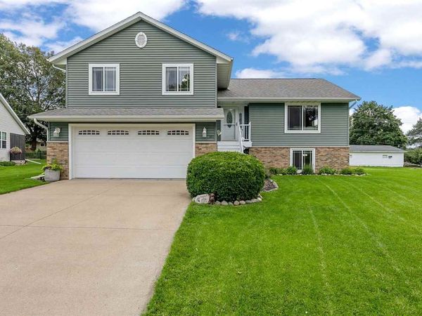 104 Kleopfer Ave, Riverside, IA 52327