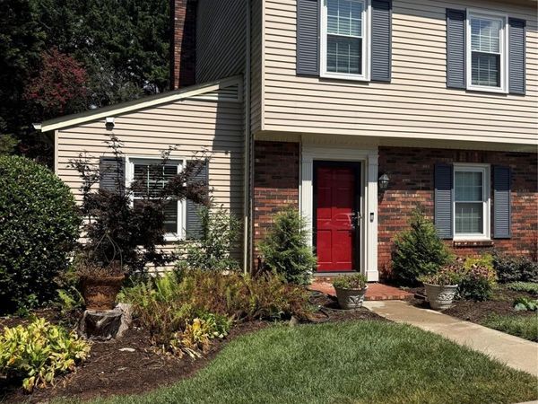 2705 N Center Street , Unit 26, Hickory, NC 28601
