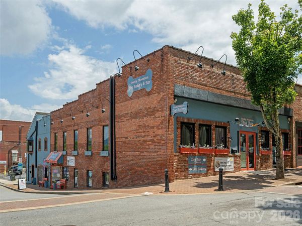 44 Church Street , Waynesville, NC 28786