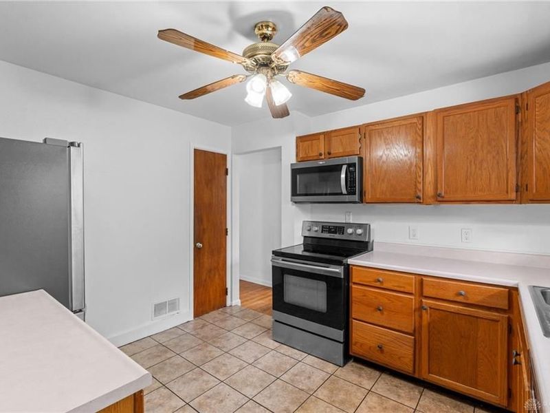 537 Lewis Drive, Fairborn, OH 45324 Photo 12