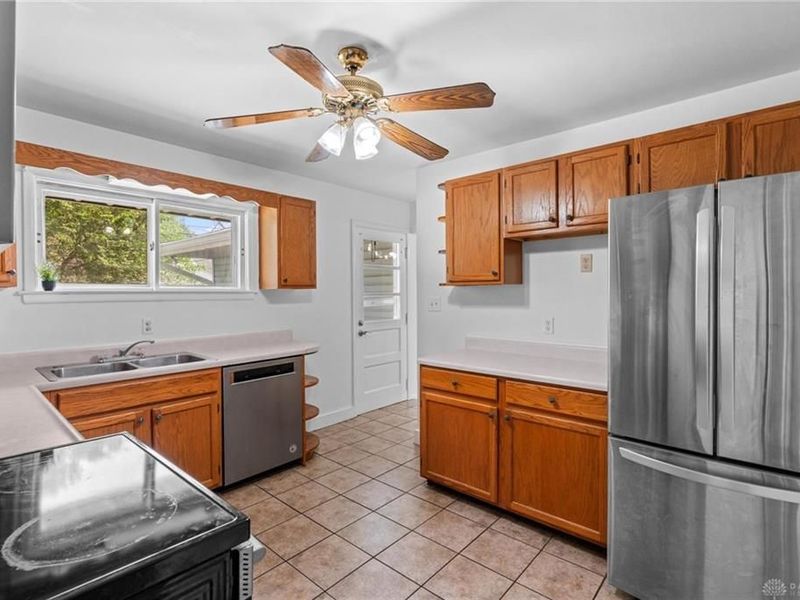 537 Lewis Drive, Fairborn, OH 45324 Photo 13