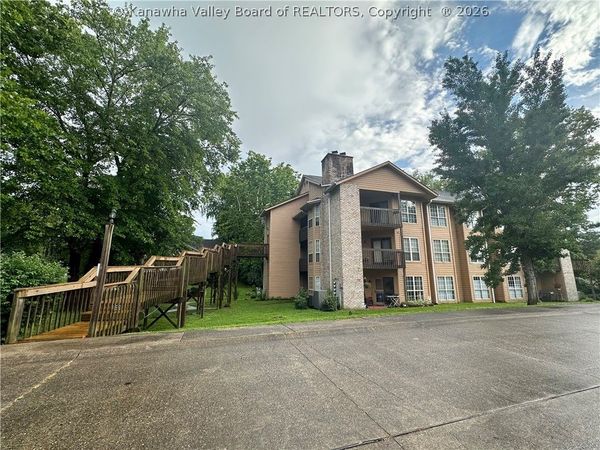 309 Oakbridge Drive, Hurricane, WV 25526