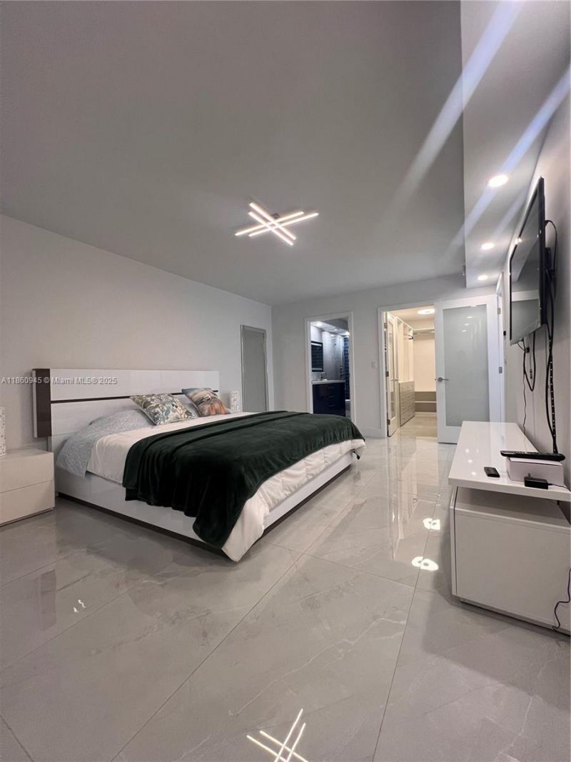 100 Bayview Dr , Unit 1524, Sunny Isles Beach, FL 33160 Photo