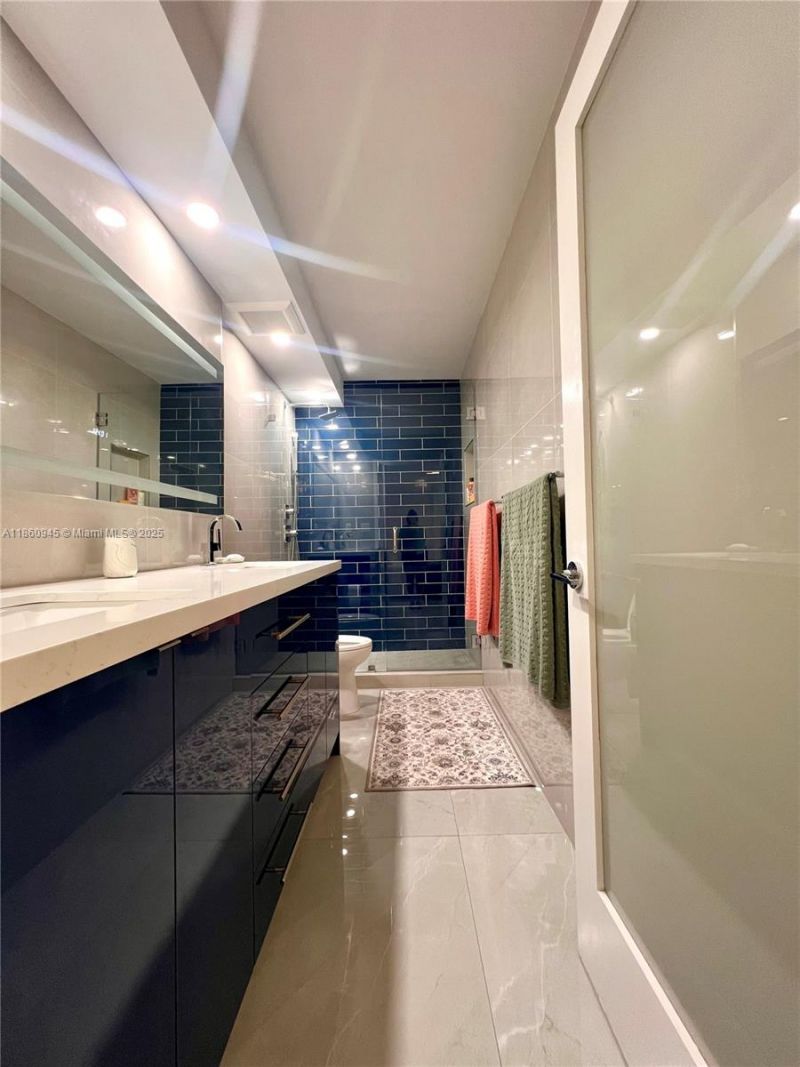 100 Bayview Dr , Unit 1524, Sunny Isles Beach, FL 33160 Photo