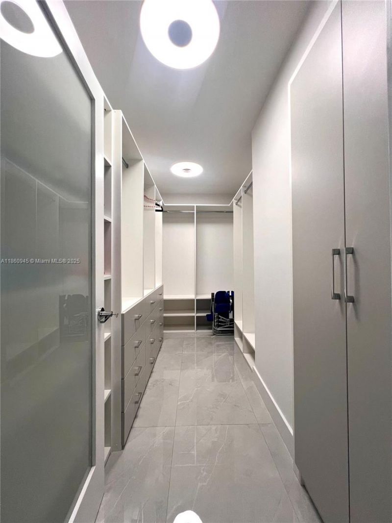 100 Bayview Dr , Unit 1524, Sunny Isles Beach, FL 33160 Photo
