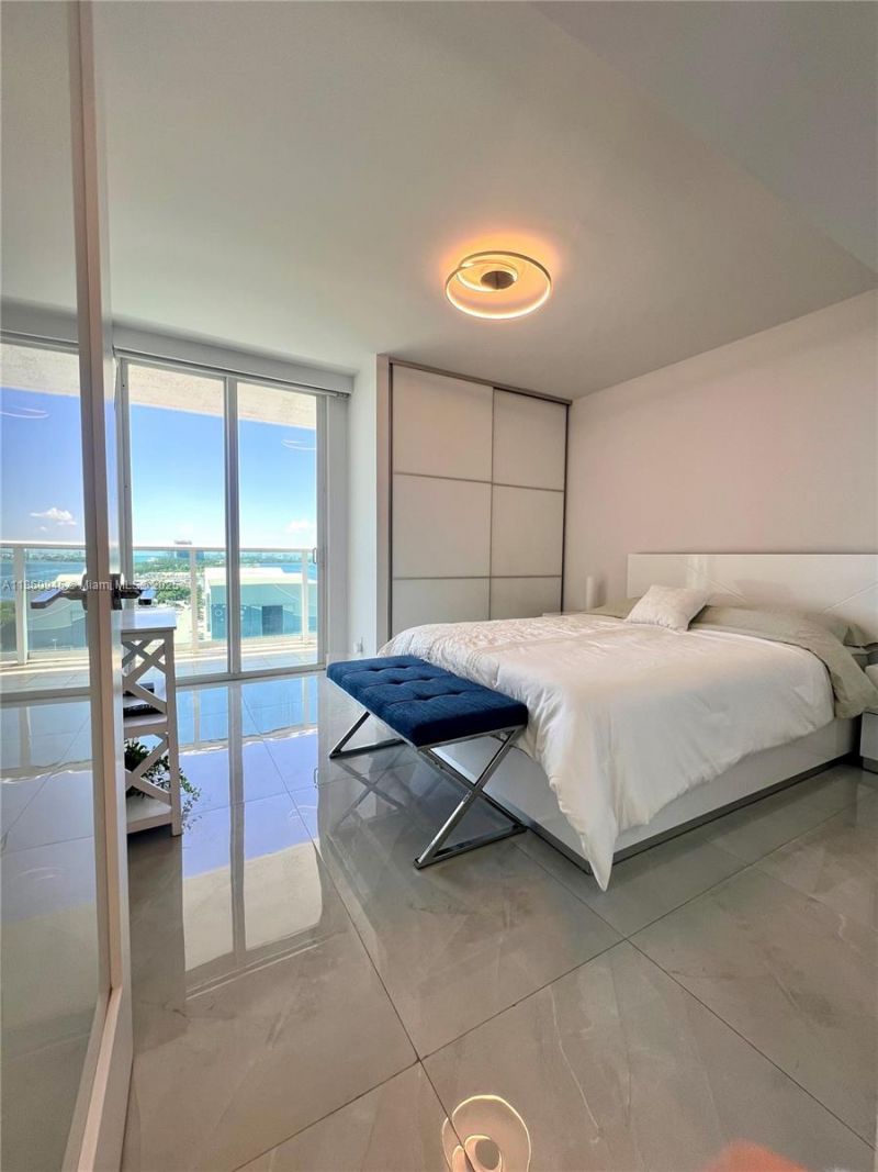 100 Bayview Dr , Unit 1524, Sunny Isles Beach, FL 33160 Photo