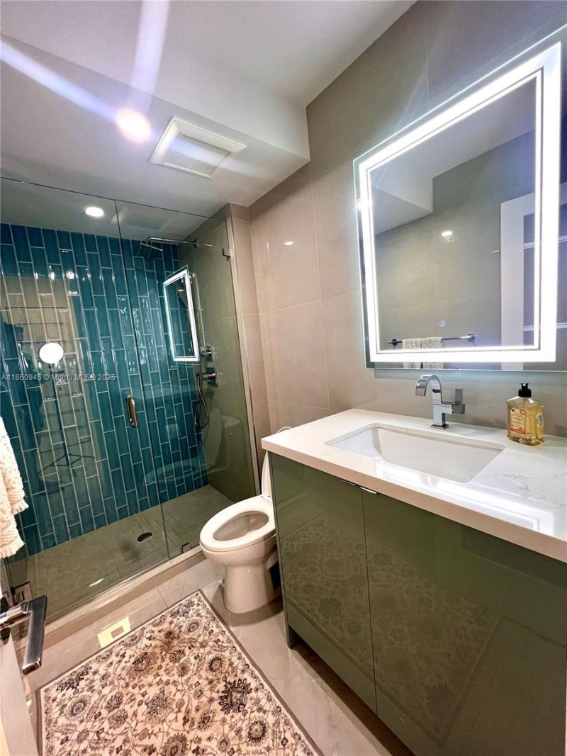 100 Bayview Dr , Unit 1524, Sunny Isles Beach, FL 33160 Photo