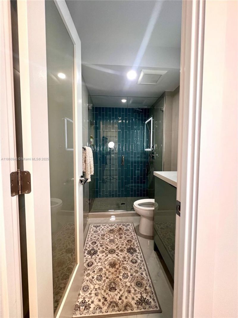 100 Bayview Dr , Unit 1524, Sunny Isles Beach, FL 33160 Photo
