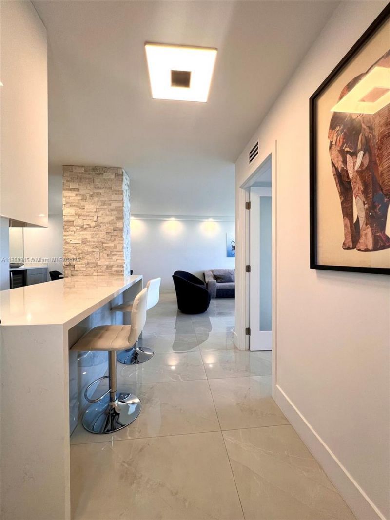 100 Bayview Dr , Unit 1524, Sunny Isles Beach, FL 33160 Photo