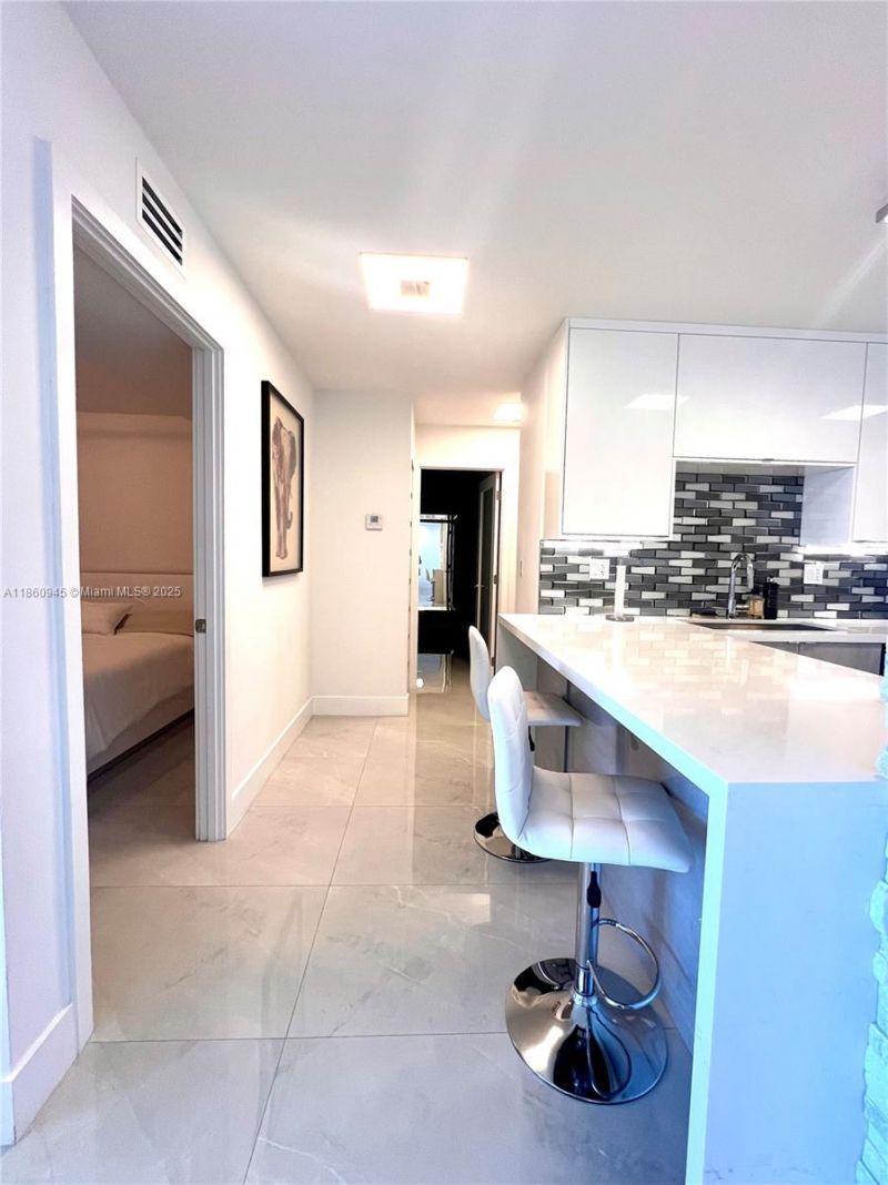 100 Bayview Dr , Unit 1524, Sunny Isles Beach, FL 33160 Photo