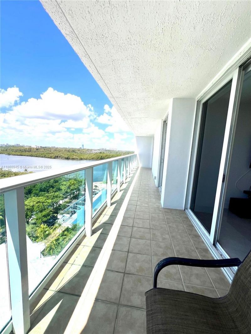 100 Bayview Dr , Unit 1524, Sunny Isles Beach, FL 33160 Photo