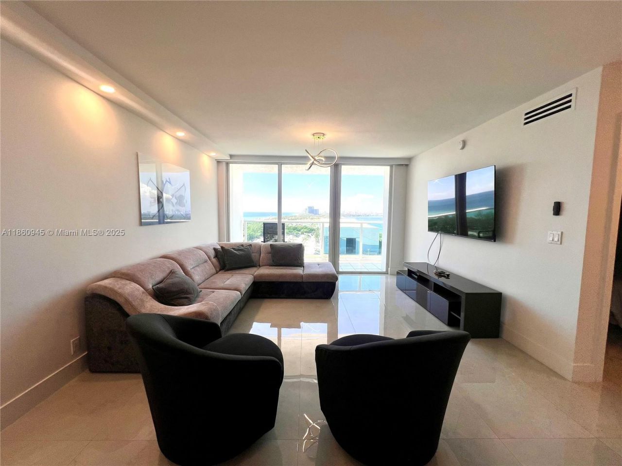 100 Bayview Dr , Unit 1524, Sunny Isles Beach, FL 33160 Photo
