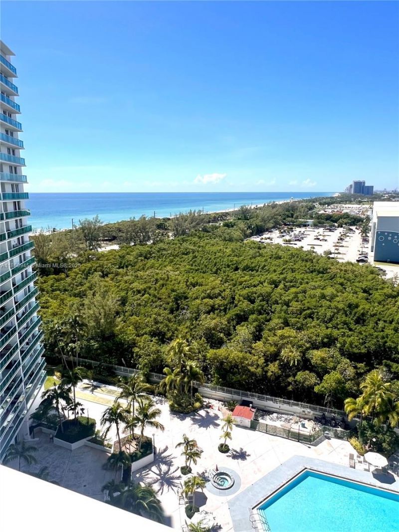 100 Bayview Dr , Unit 1524, Sunny Isles Beach, FL 33160 Photo