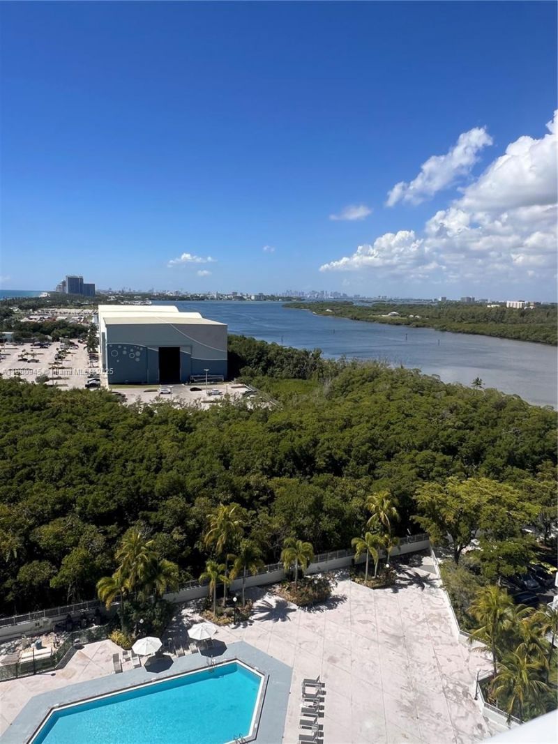 100 Bayview Dr , Unit 1524, Sunny Isles Beach, FL 33160 Photo