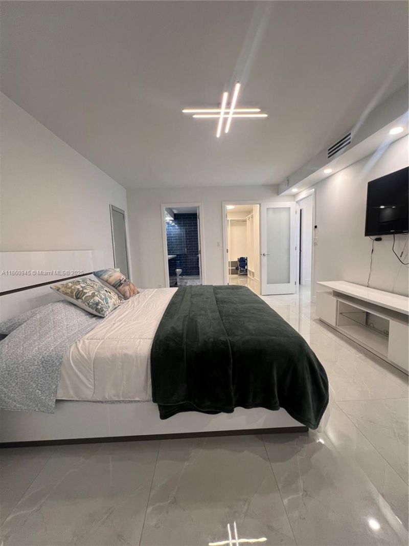 100 Bayview Dr , Unit 1524, Sunny Isles Beach, FL 33160 Photo