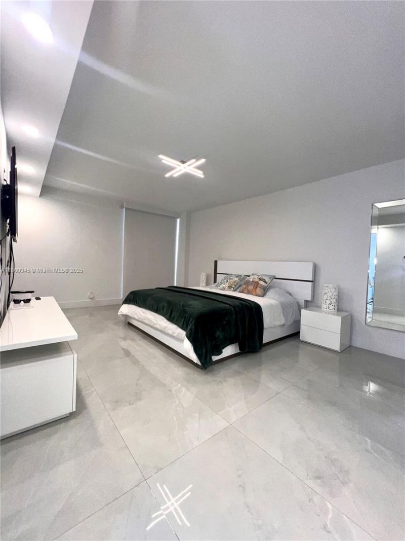 100 Bayview Dr , Unit 1524, Sunny Isles Beach, FL 33160 Photo