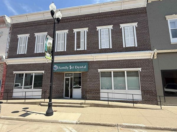 810 Central Ave, Hawarden, IA 51027