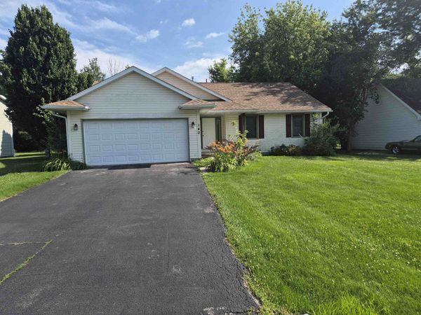 140 LAMPLIGHTER, POPLAR GROVE, IL 61065