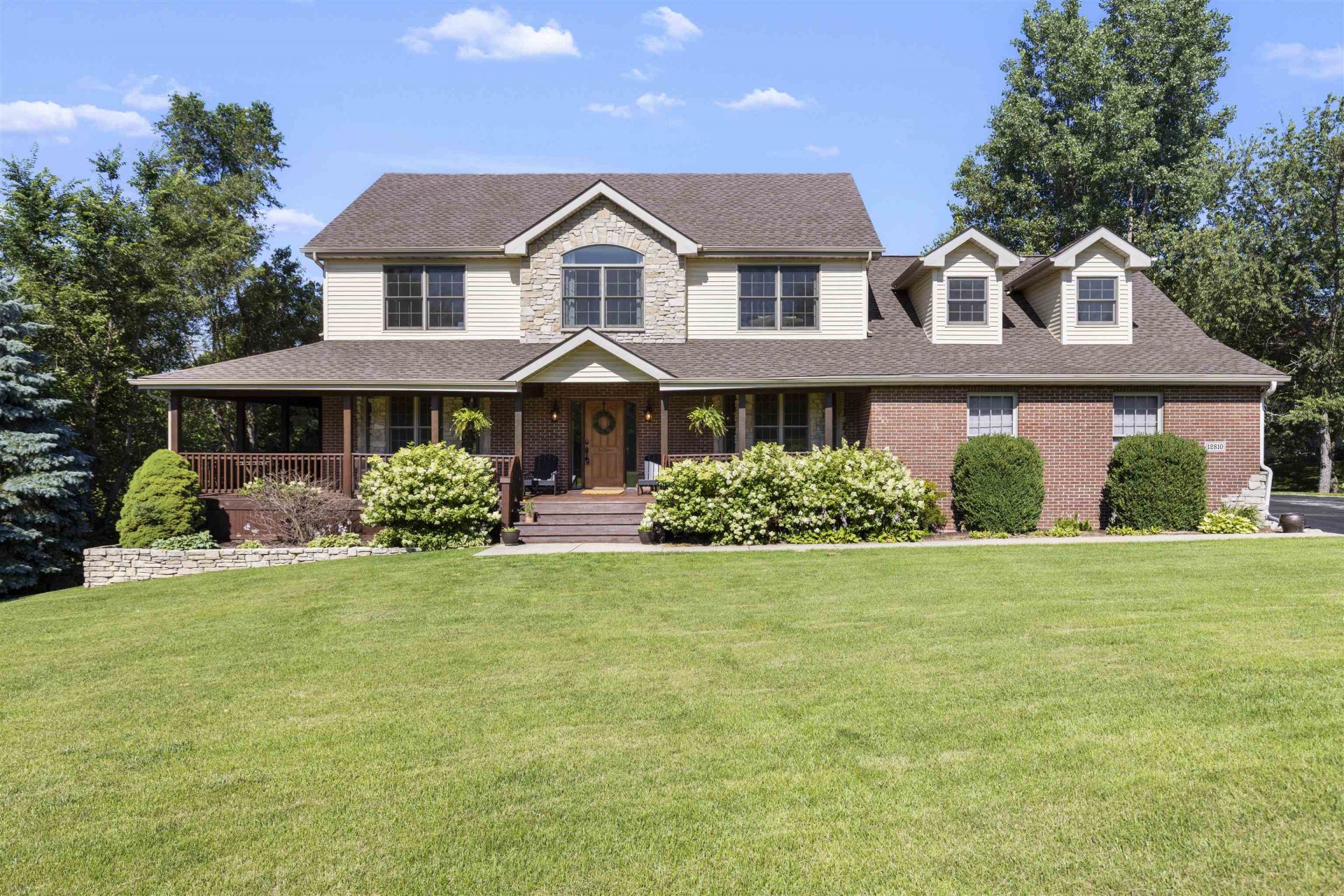 12810 Skyline Drive, Roscoe, IL 61073 Main Photo