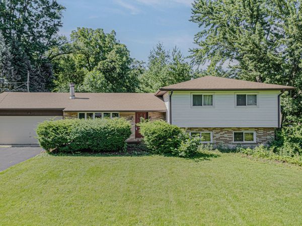 23313 W Hillcrest Drive , Lake Zurich, IL 60047