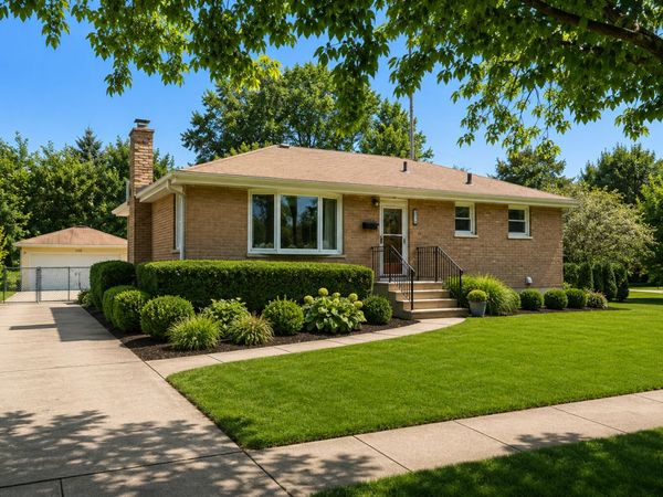 215 E Bryn Mawr Avenue , Roselle, IL 60172