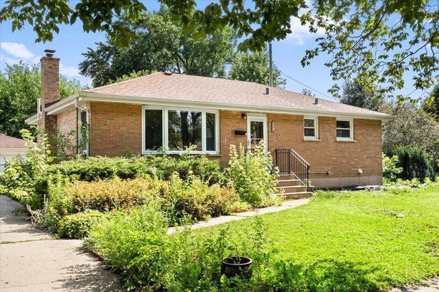 215 E Bryn Mawr Avenue, Roselle, IL 60172 Main Photo