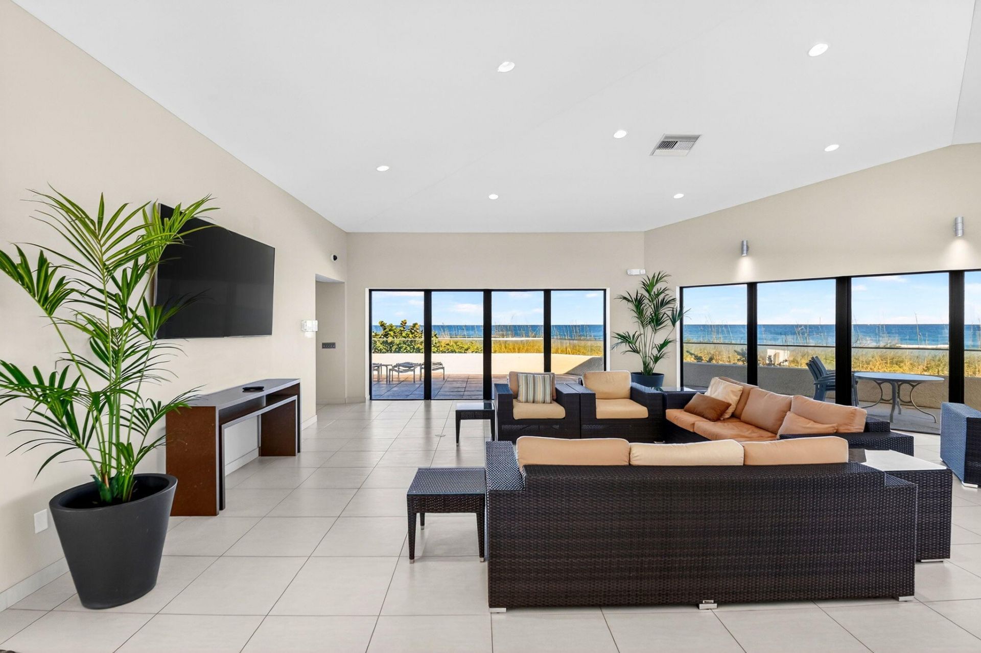 5540 N Ocean Drive, Unit 1c, Singer Island, FL 33404 Photo