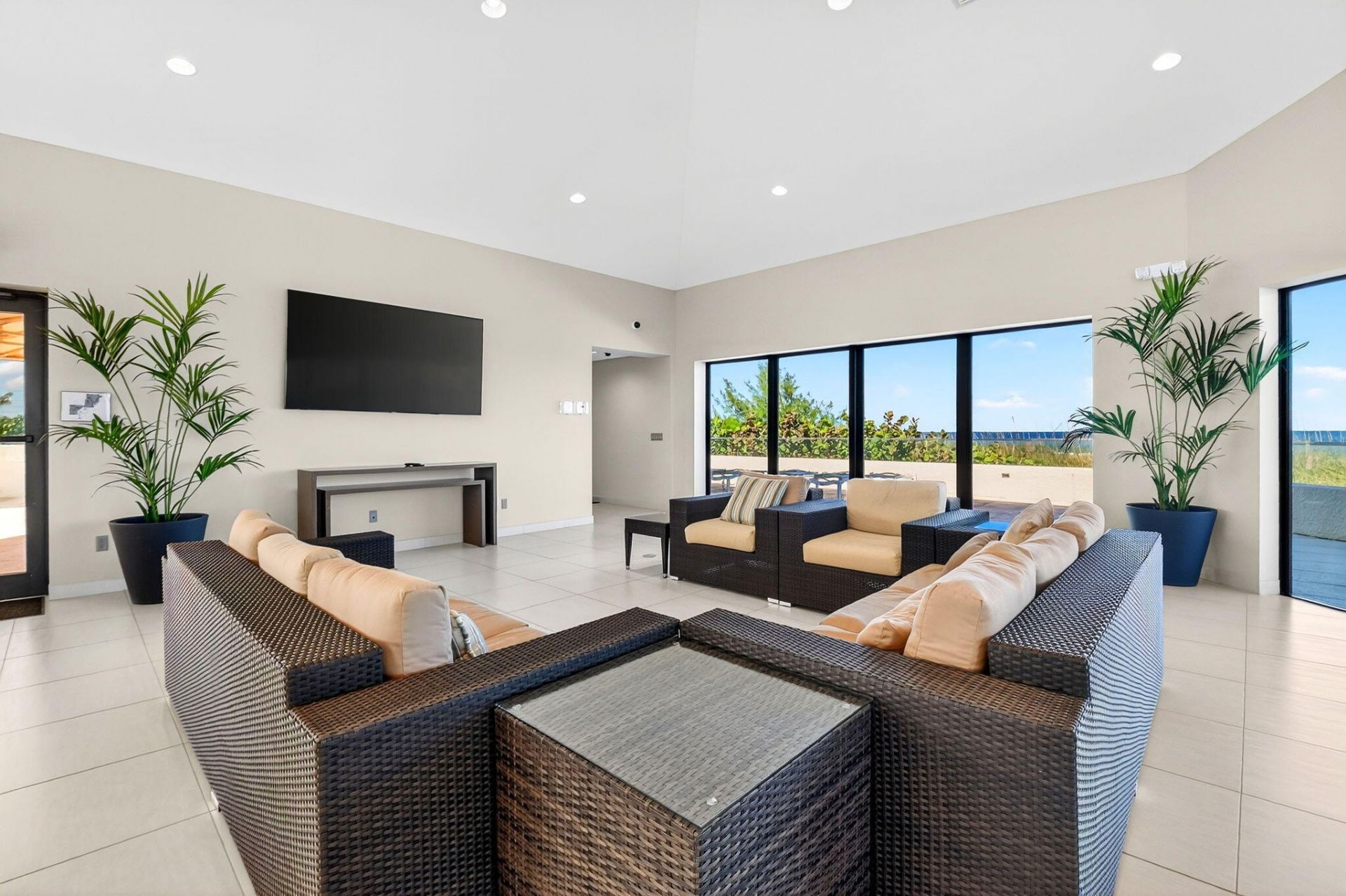 5540 N Ocean Drive, Unit 1c, Singer Island, FL 33404 Photo