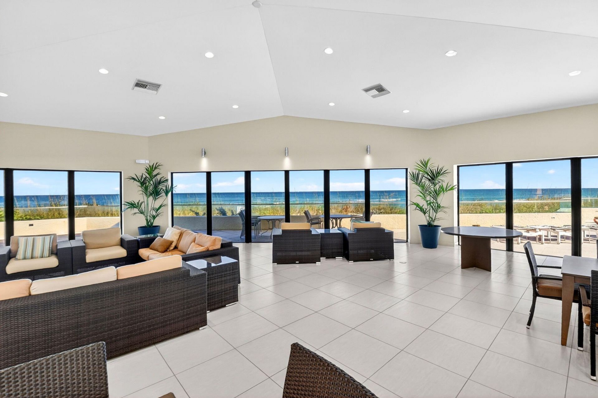 5540 N Ocean Drive, Unit 1c, Singer Island, FL 33404 Photo