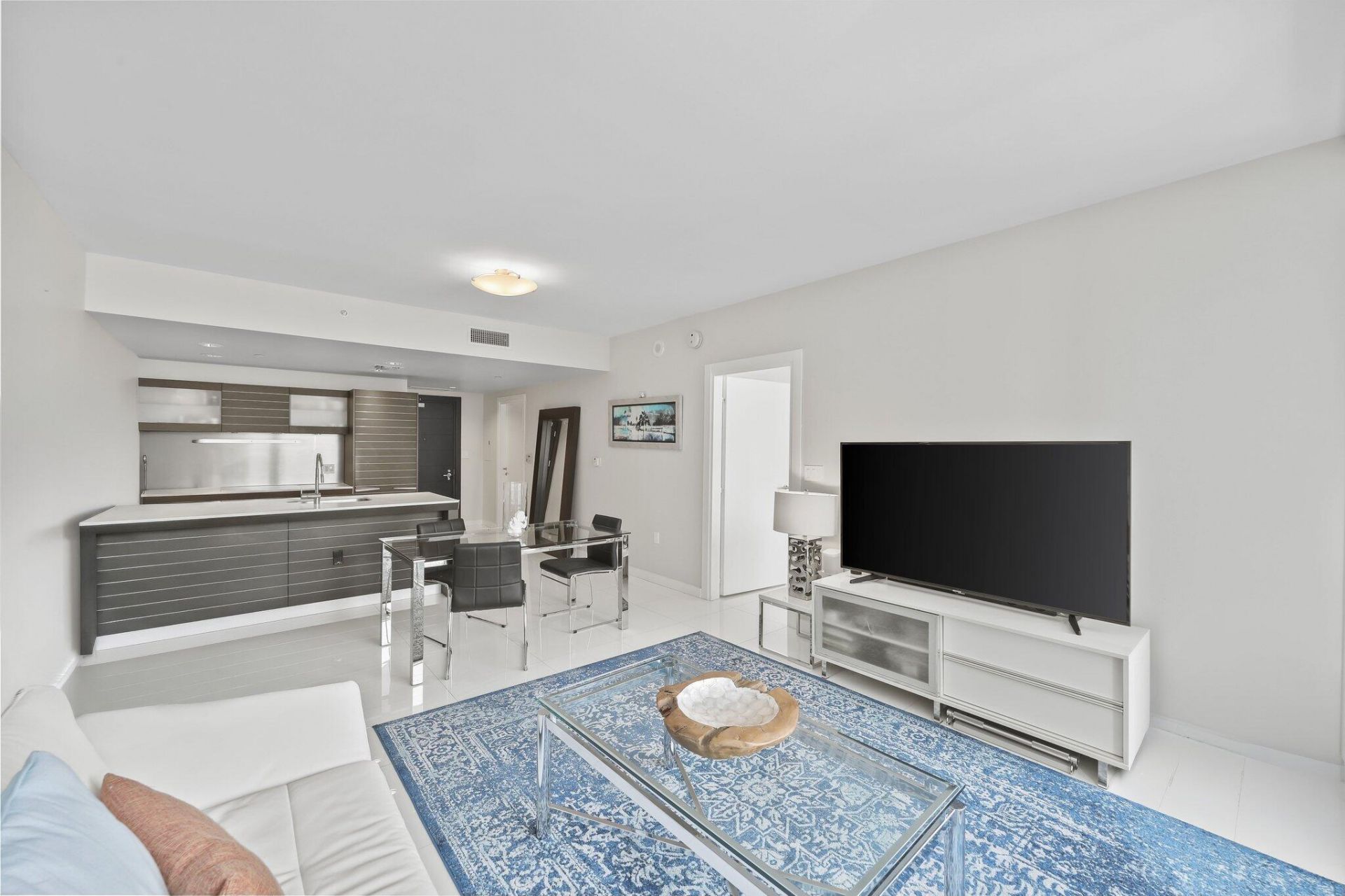 200 Biscayne Blvd Way, Unit 3909, Miami, FL 33131 Photo
