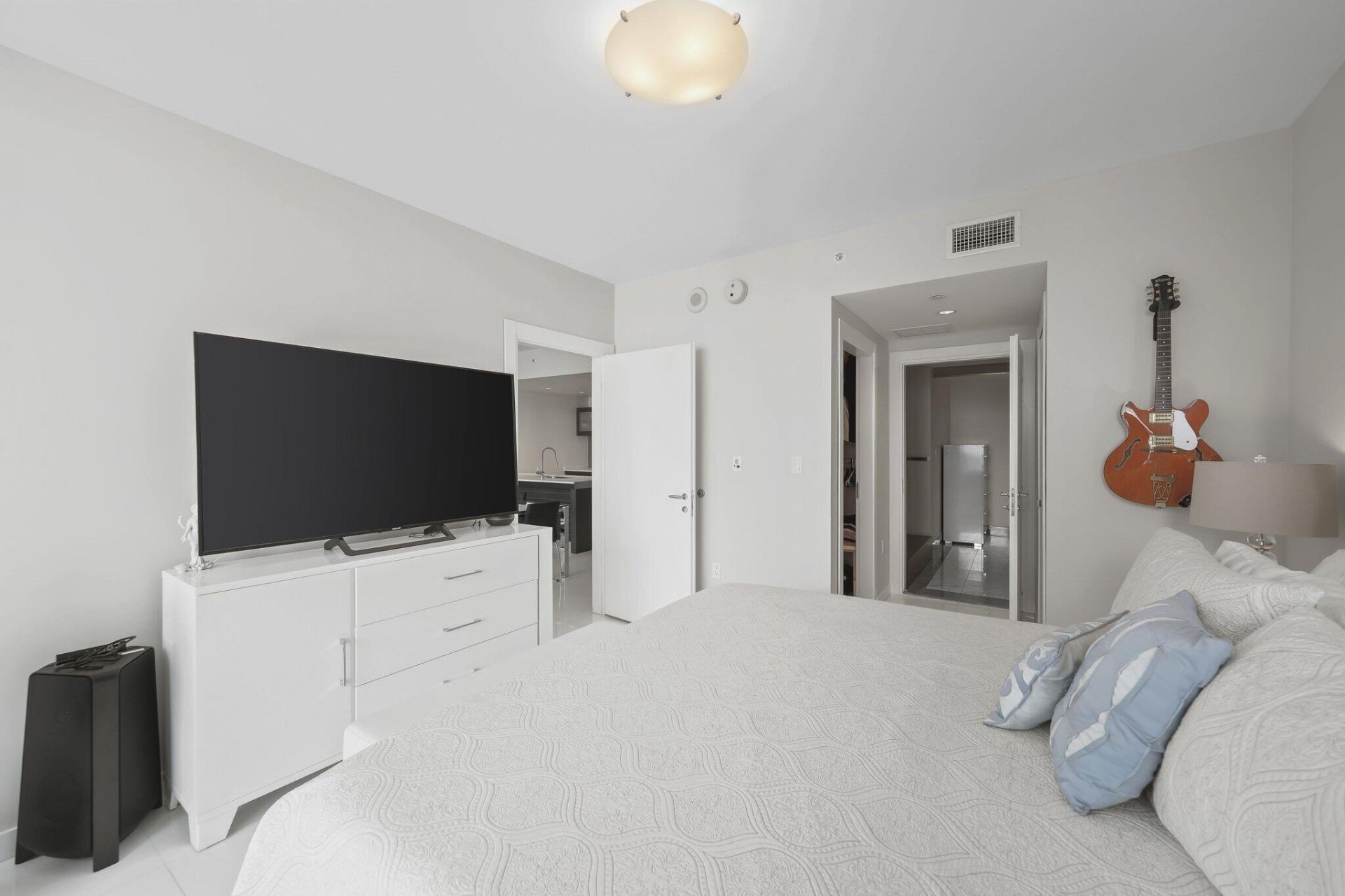 200 Biscayne Blvd Way, Unit 3909, Miami, FL 33131 Photo