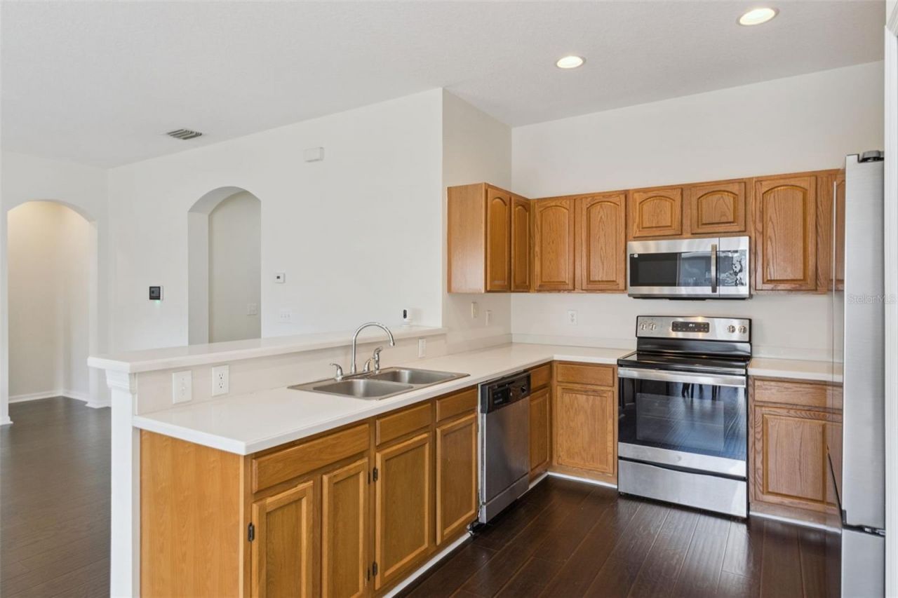 725 Star Pointe Drive , Seffner, FL 33584 Photo