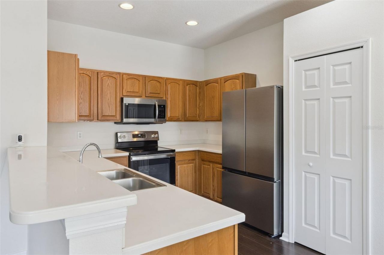 725 Star Pointe Drive , Seffner, FL 33584 Photo