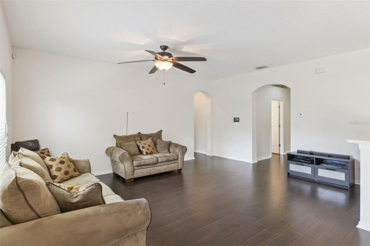 725 Star Pointe Drive , Seffner, FL 33584 Photo