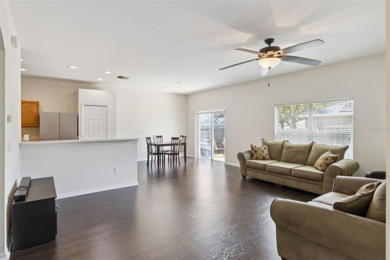 725 Star Pointe Drive , Seffner, FL 33584 Photo