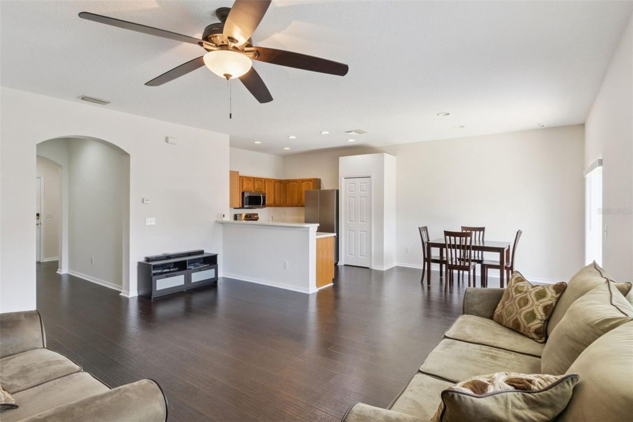725 Star Pointe Drive , Seffner, FL 33584 Photo