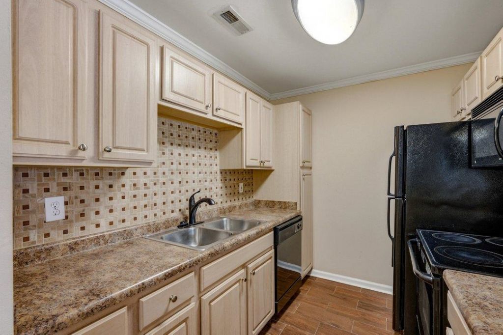 3774 Hitchcock Way Photo 8