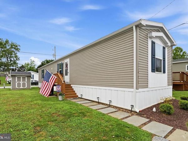 25 FLEMING DRIVE, COATESVILLE, PA 19320