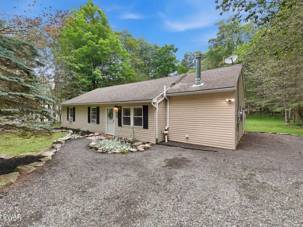 1060 Apache Trail , Gouldsboro, PA 18424