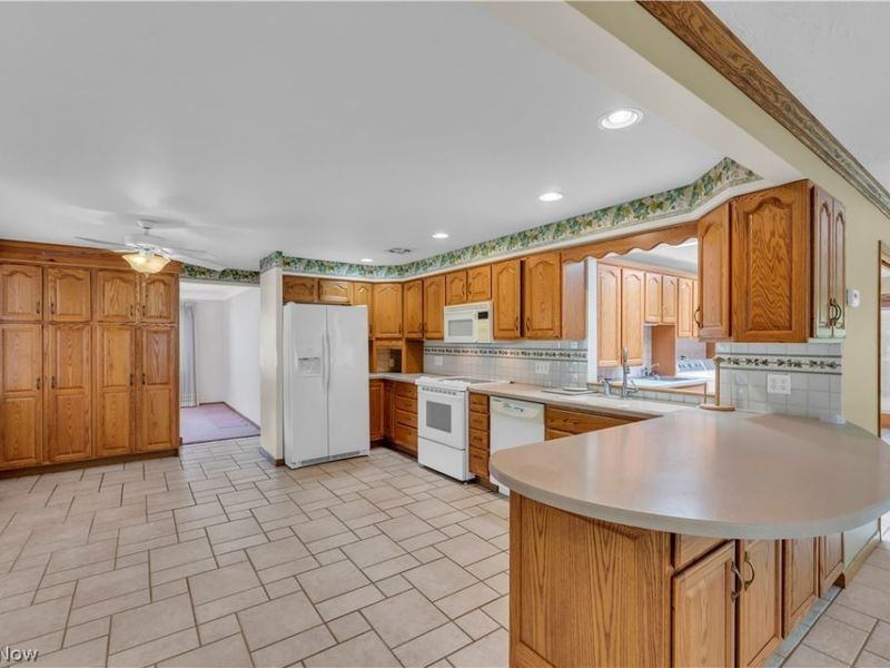 6524 Brookhill Drive, Garfield Heights, OH 44125 Photo 11