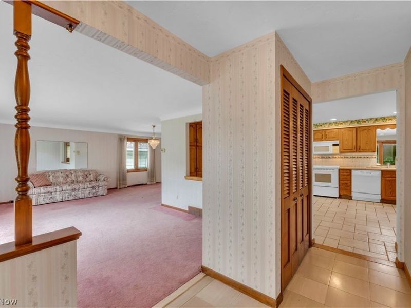 6524 Brookhill Drive, Garfield Heights, OH 44125 Photo 3