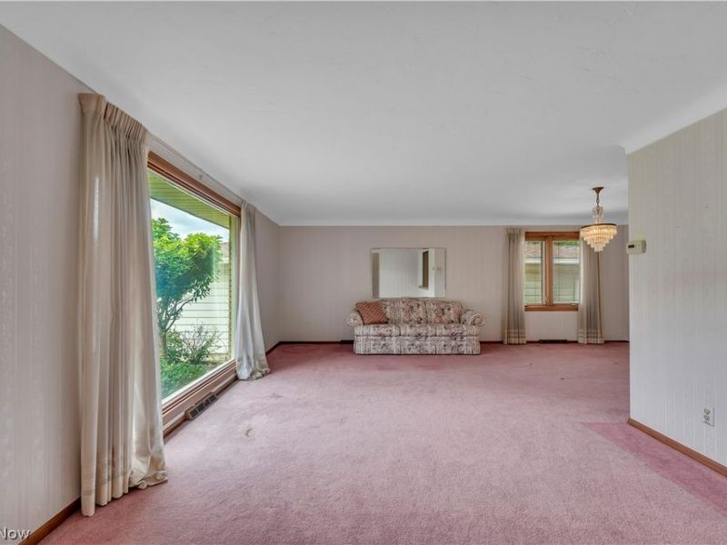 6524 Brookhill Drive, Garfield Heights, OH 44125 Photo 4