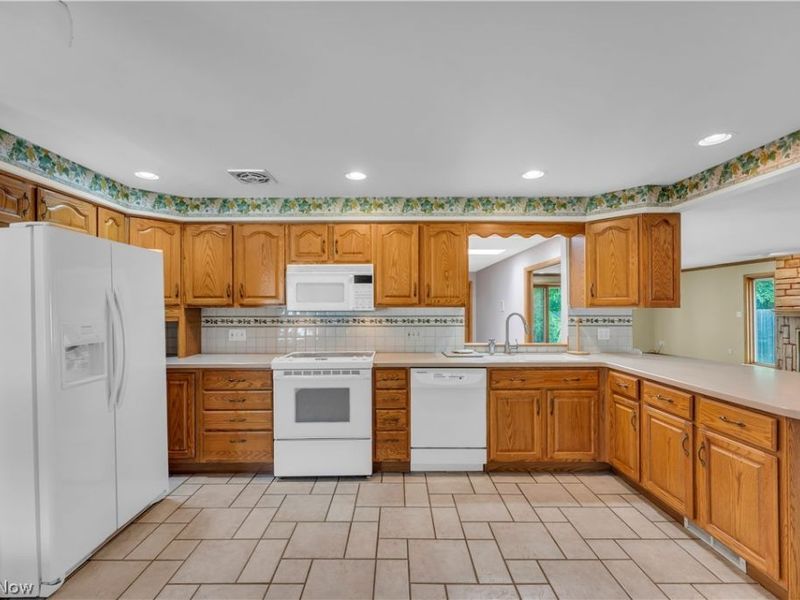 6524 Brookhill Drive, Garfield Heights, OH 44125 Photo 9