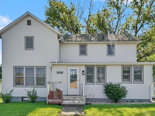 808 5th Ave NE , Independence, IA 50644