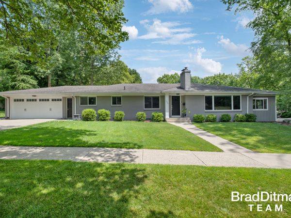 1350 Lake Grove Avenue SE, East Grand Rapids, MI 49506