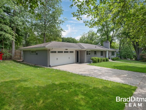 1350 Lake Grove Avenue SE, East Grand Rapids, MI 49506