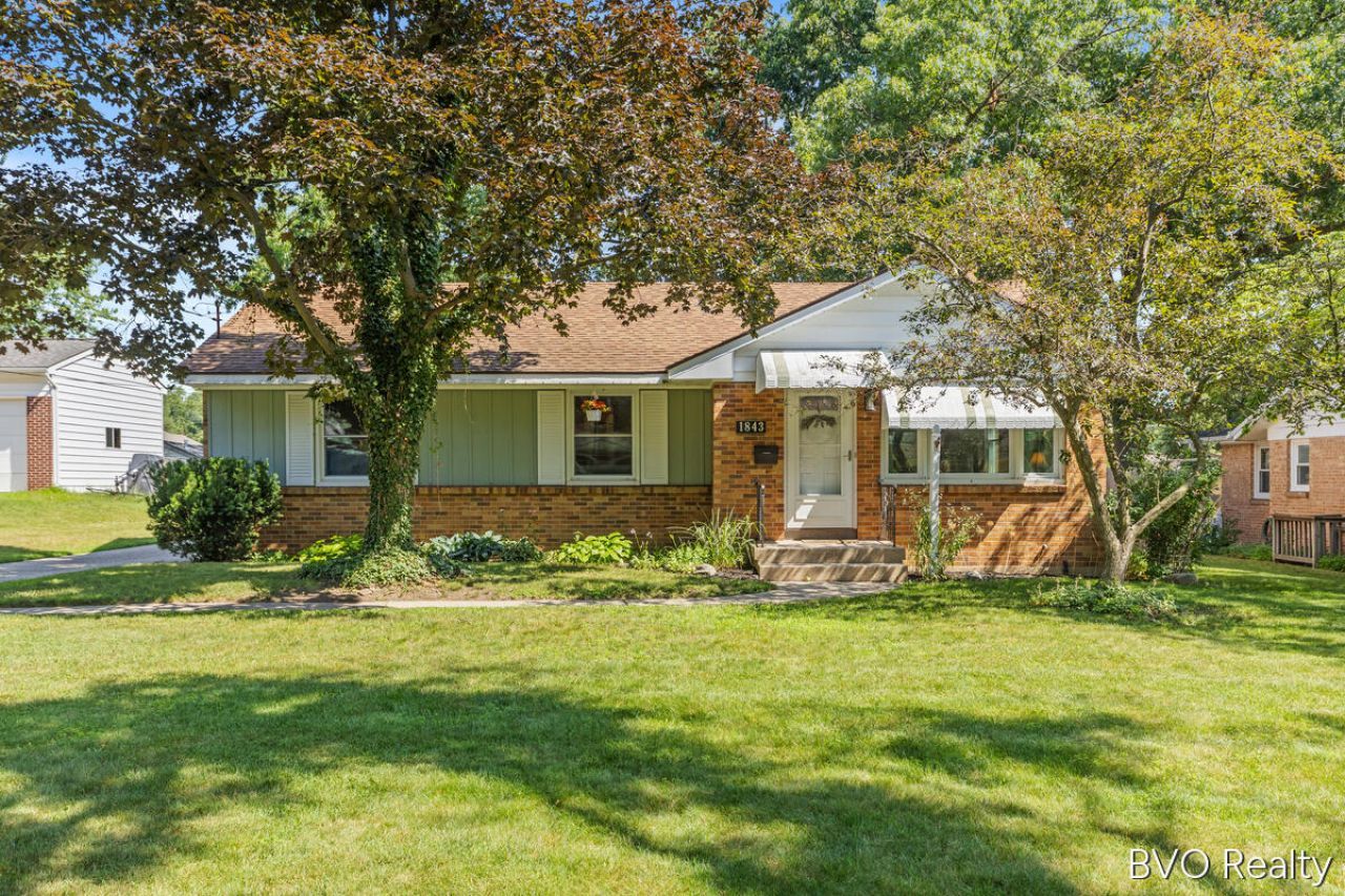 1843 Plymouth Terrace Se, Grand Rapids, MI 49506 Main Photo