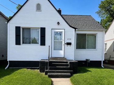 489 Central Avenue, Pontiac, MI 48341