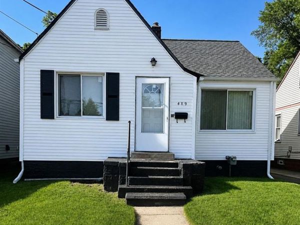 489 Central Avenue, Pontiac, MI 48341