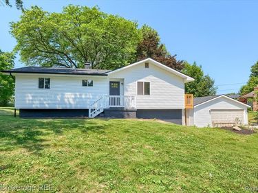 1401 Hillside Drive, Flint Twp, MI 48532